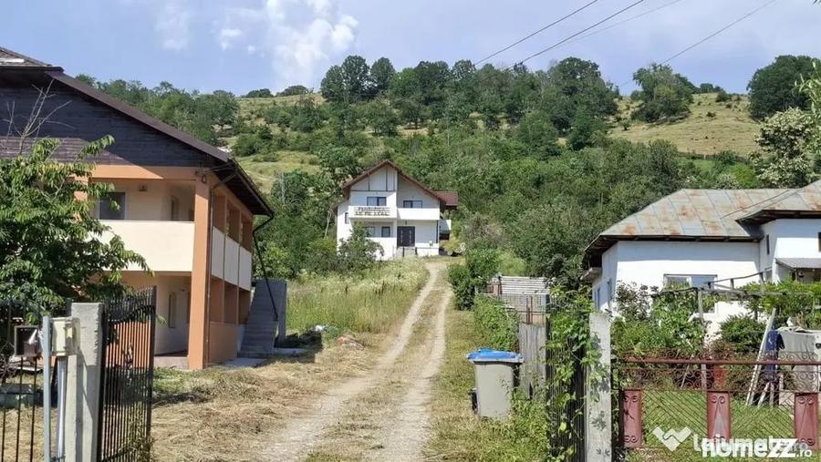 Casă cu 7 camere cu Teren 1200 Mp în Budeasa
