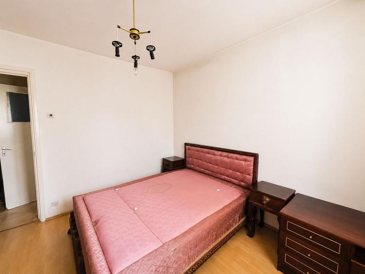 Apartament cu 3 camere semidecomandat în Titan