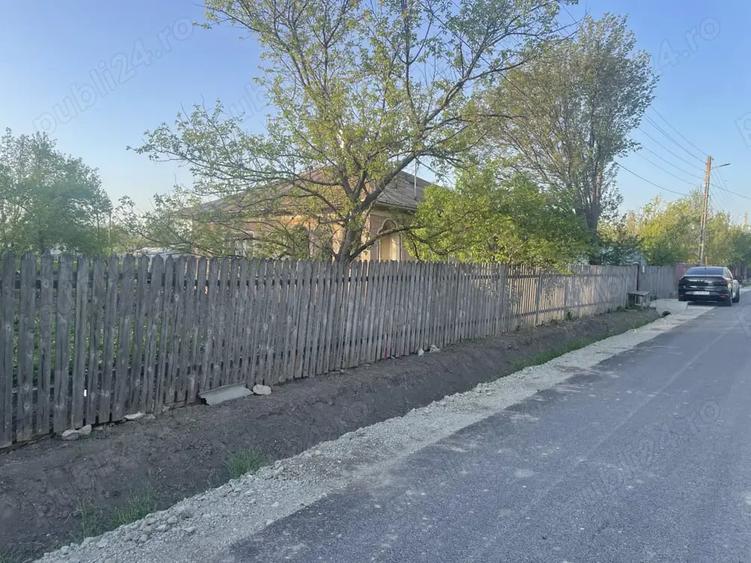 Casă cu 4 camere cu Teren 1125 Mp în Central