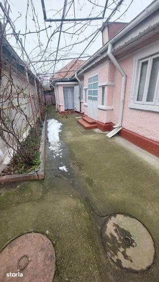 Casă cu 4 camere cu Teren 287 Mp în Central