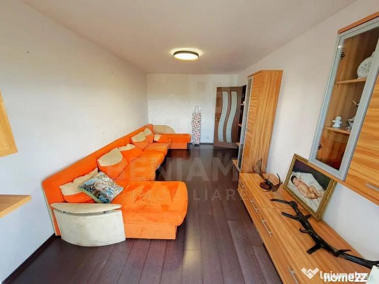 Apartament cu 3 camere decomandat în 1 Mai