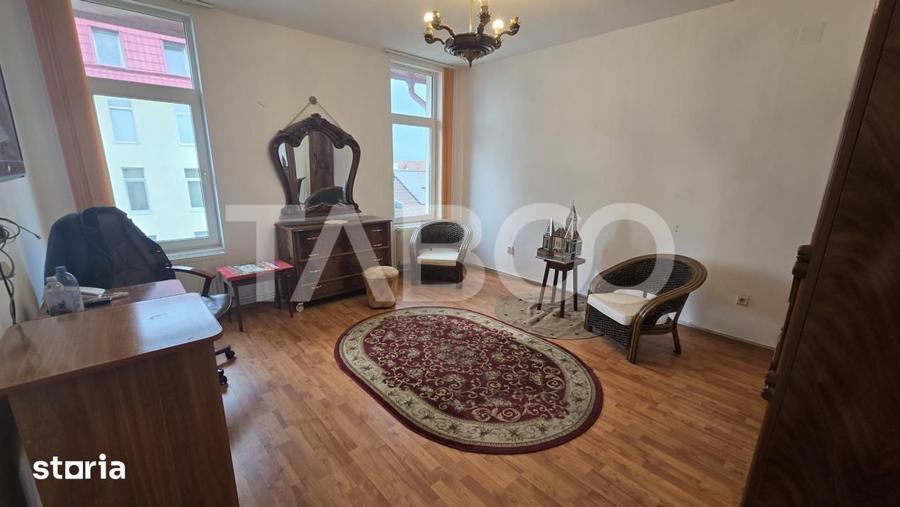 Apartament cu 4 camere decomandat, mobilat în Est