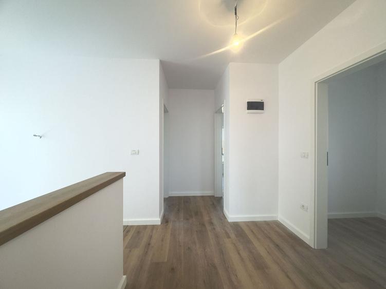 Duplex cu 5 camere cu Canalizare în Dumbrăvița