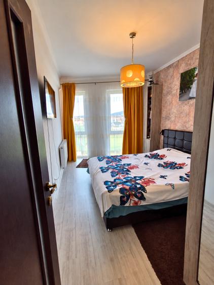 Apartament cu 3 camere semidecomandat în Florești