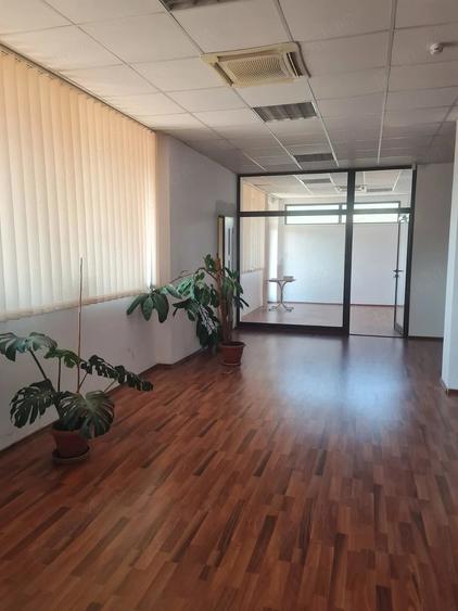 Spațiu comercial, de 282 mp, în Florești
