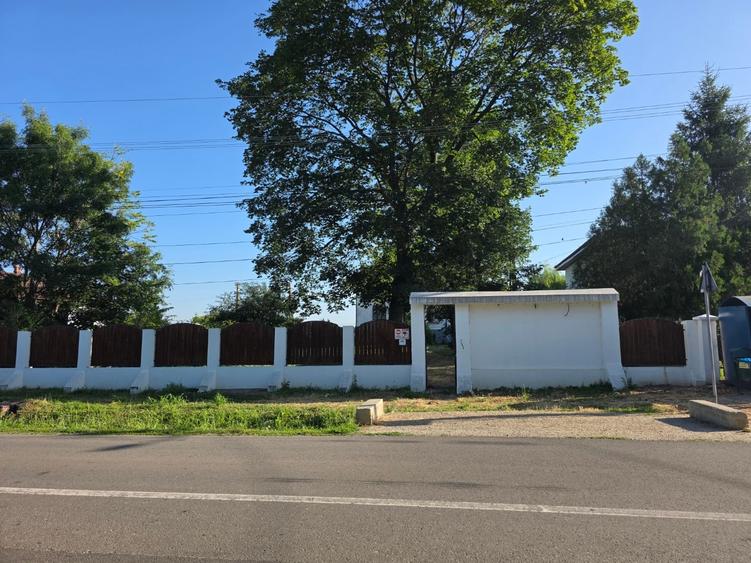 Casă cu 5 camere cu Teren 2800 Mp în Poienarii Burchii
