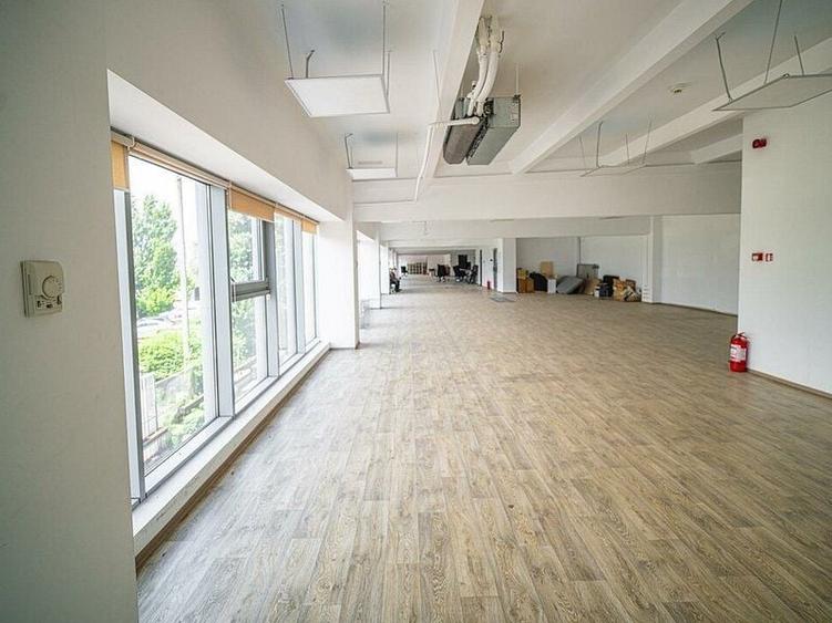 Spațiu comercial, de 600 mp, în P-ta Presei Libere