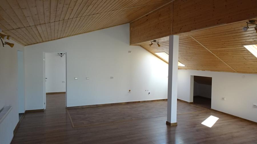 Casă cu 6 camere cu Garaj în Împăratul Traian