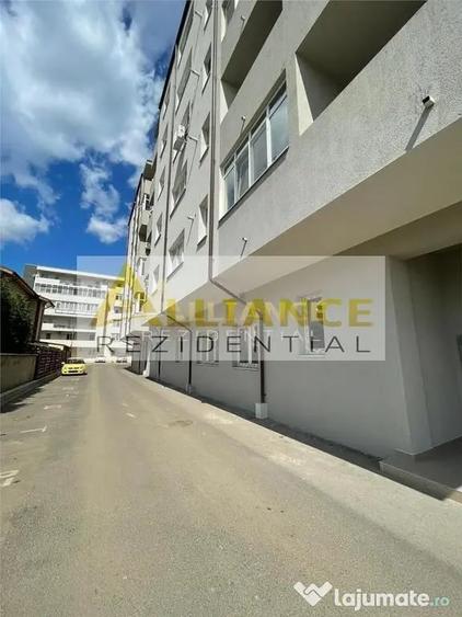 Apartament cu 3 camere decomandat în Metalurgiei
