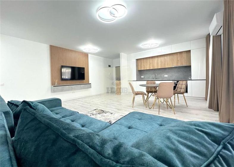 Apartament cu 3 camere semidecomandat în Exterior Est