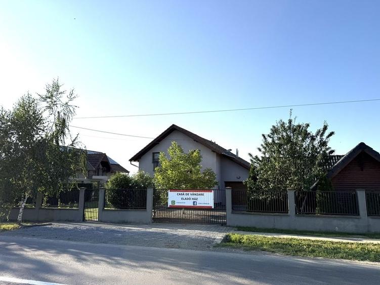Casă cu 4 camere în Crăciunești