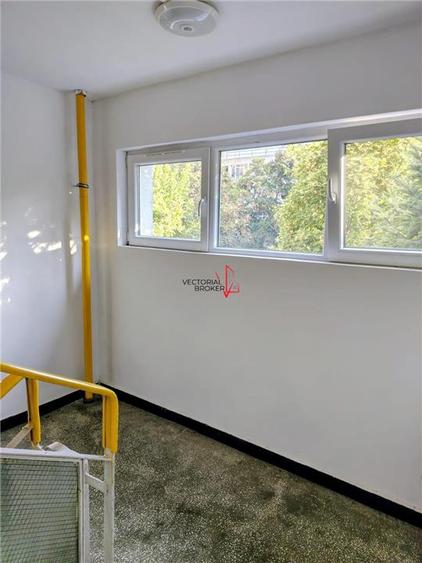 Apartament cu 3 camere semidecomandat în Titan