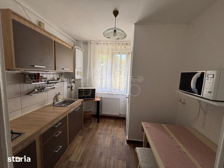 Apartament cu 2 camere decomandat în 22 Decembrie 1989