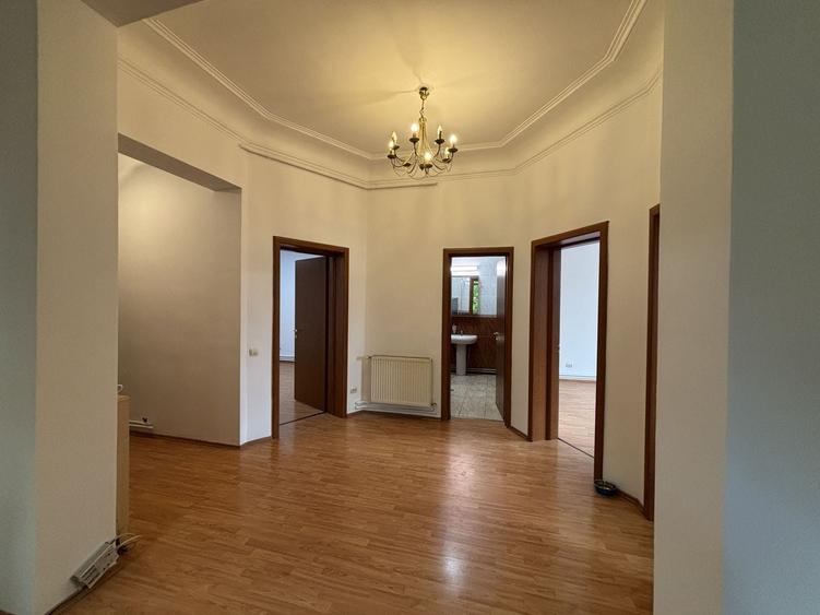 Apartament cu 4 camere circular în P-ța Romană