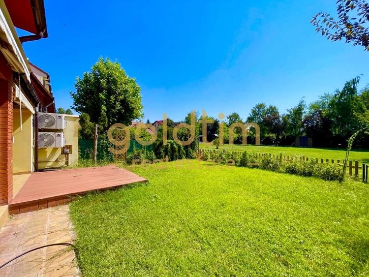 Duplex cu 6 camere cu Piscina în Iancu Nicolae