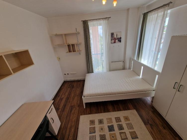 Apartament cu 4 camere decomandat, mobilat în Zorilor