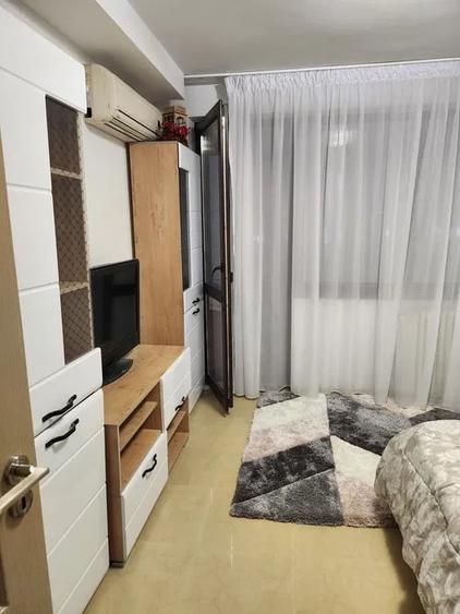 Apartament cu 3 camere semidecomandat, mobilat în Unirii — fotografia 2