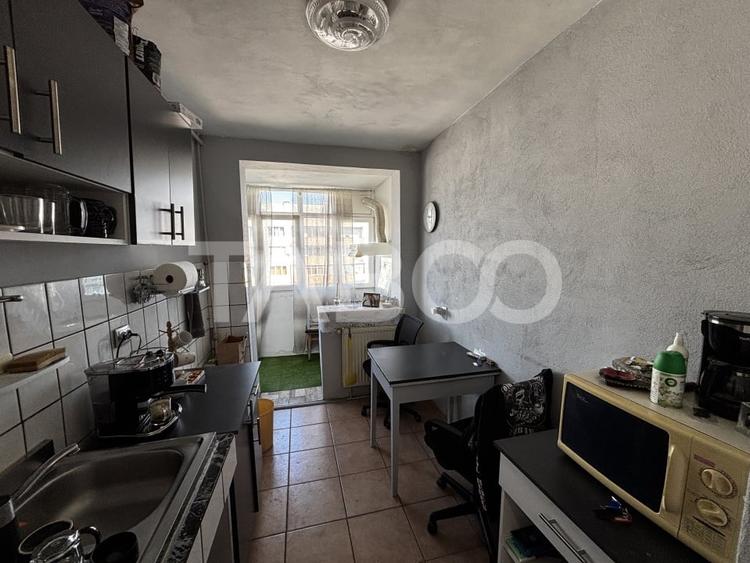 Apartament cu 2 camere semidecomandat, mobilat în Mihai Viteazul
