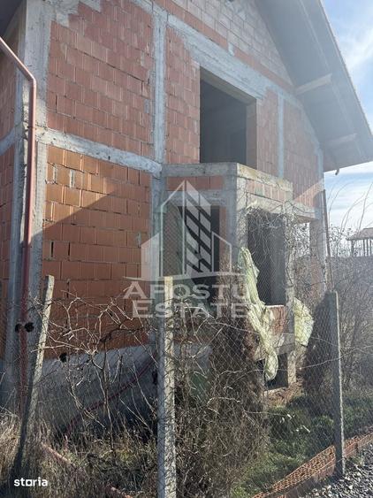 Casă cu 4 camere cu Teren 637 Mp în Covaci