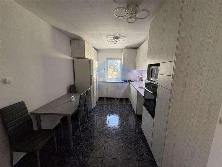 Apartament cu 4 camere decomandat în Plopilor