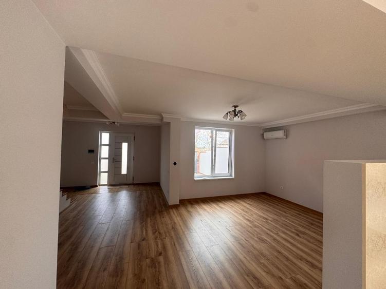 Casă cu 3 camere cu Canalizare în Lumina