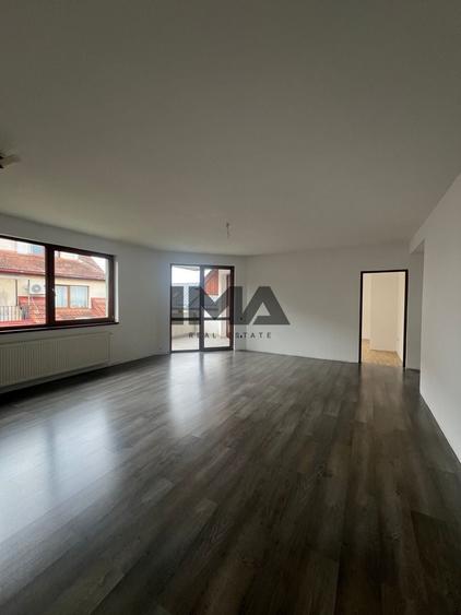Apartament cu 3 camere semidecomandat în Bună Ziua