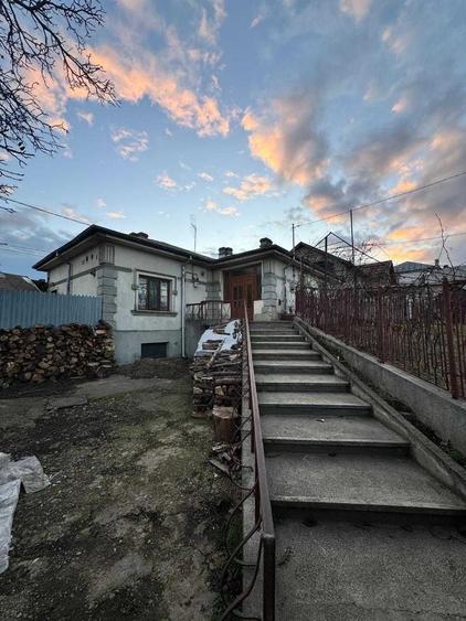 Casă cu 3 camere în Central