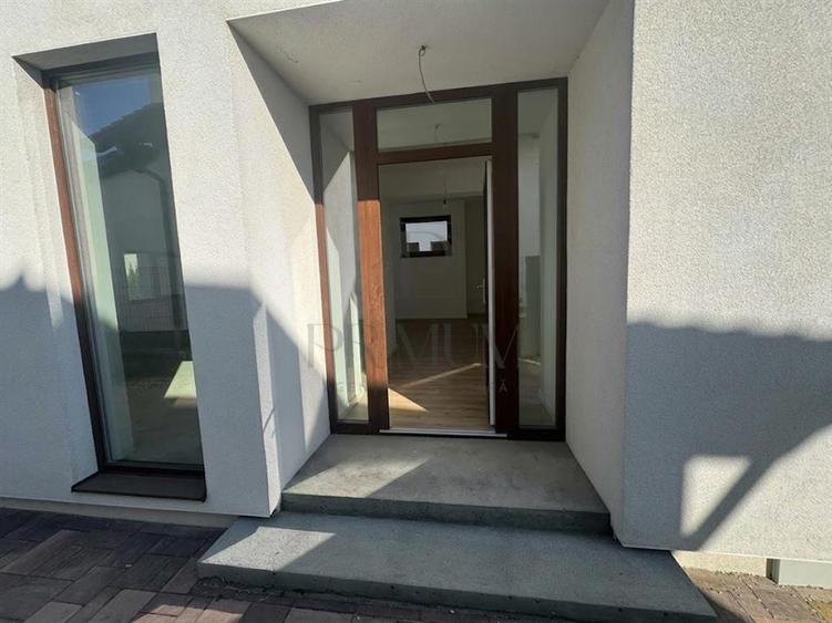 Duplex cu 5 camere cu Teren 340 Mp în Moșnița Nouă