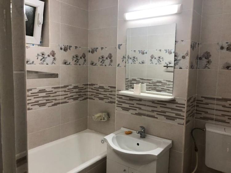 Apartament cu 3 camere decomandat, mobilat în Vlahuță