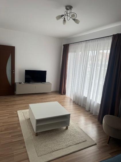 Apartament cu 2 camere semidecomandat, mobilat în Zorilor