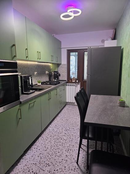 Apartament cu 3 camere decomandat în Central