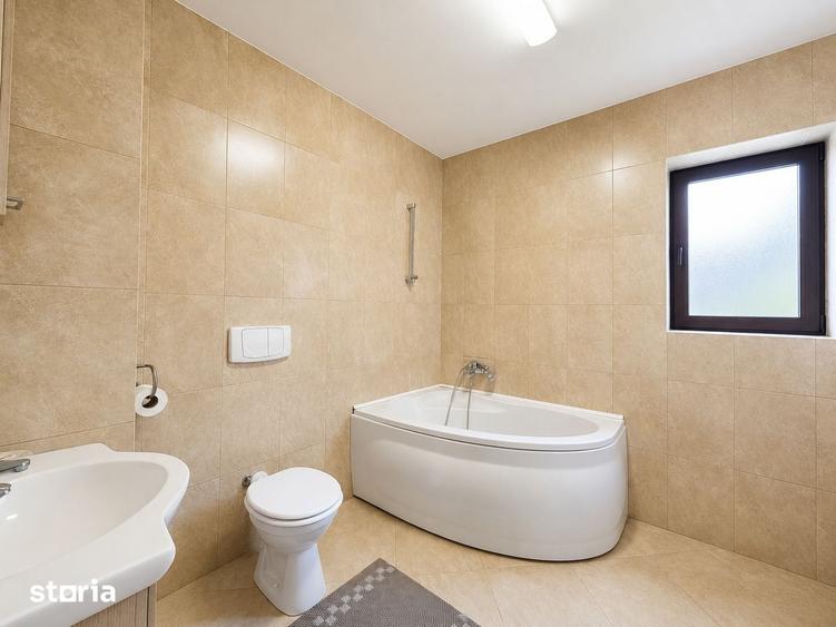 Casă cu 6 camere cu Teren 500 Mp în Crevedia