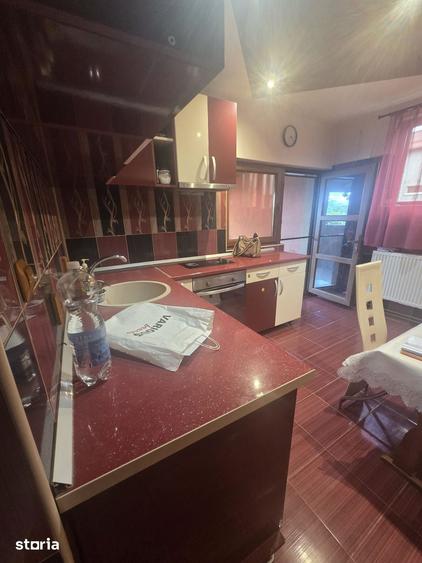Casă cu 4 camere cu Teren 250 Mp în Șimnicu de Sus