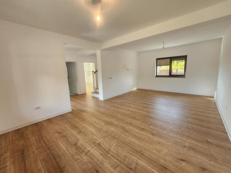 Duplex cu 4 camere cu Canalizare în Miroslava