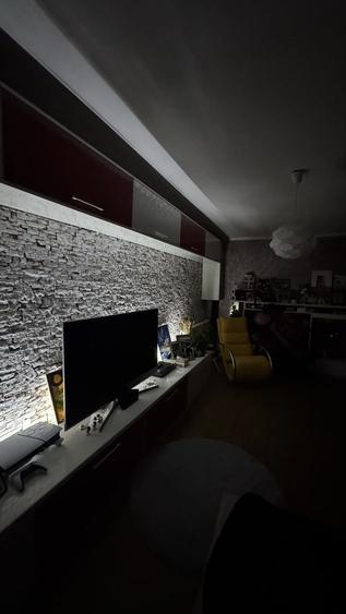 Apartament cu 3 camere decomandat, mobilat în Nicolina