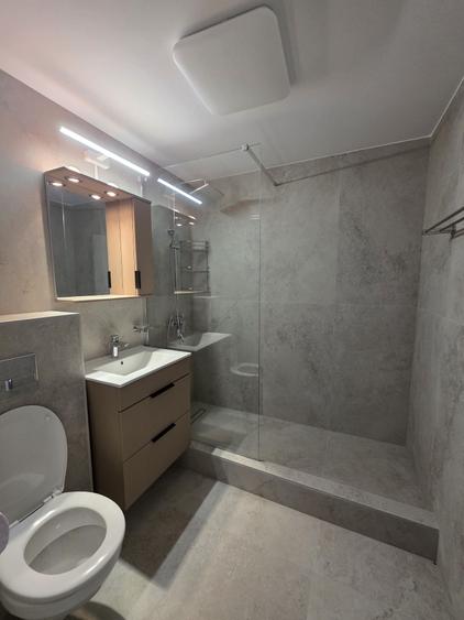 Apartament cu 3 camere semidecomandat în Gorjului