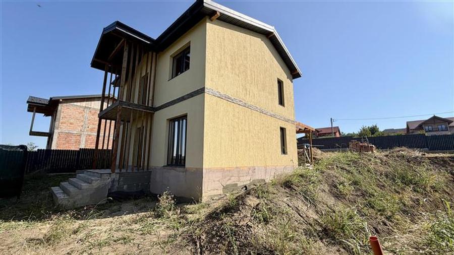 Casă individuală cu 4 camere cu Teren 750 Mp în Popricani