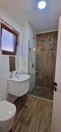 Casă individuală cu 4 camere cu Canalizare în Tineretului