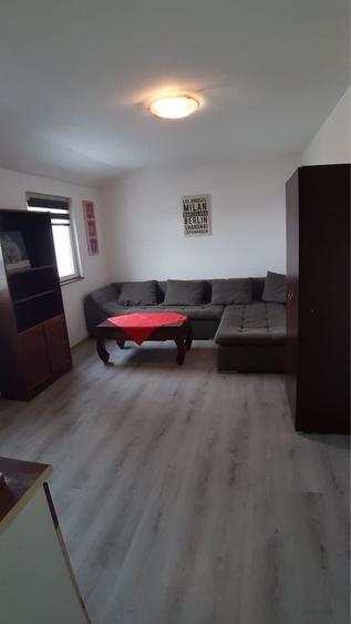 Garsonieră decomandată în Central