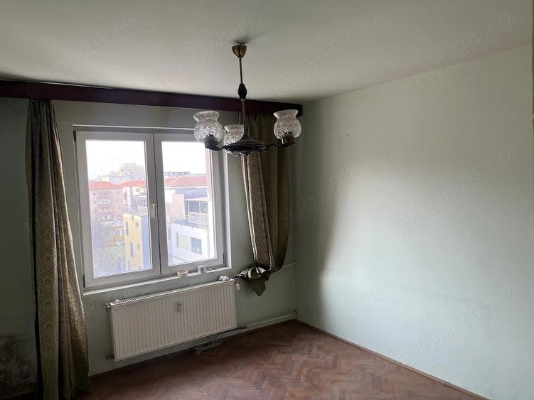 Apartament cu 3 camere decomandat în Complex Studențesc