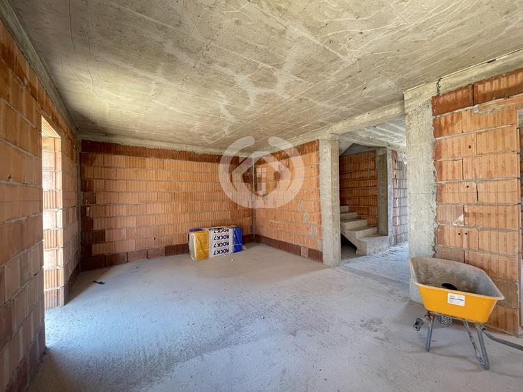 Duplex cu 4 camere cu Canalizare în Șelimbăr