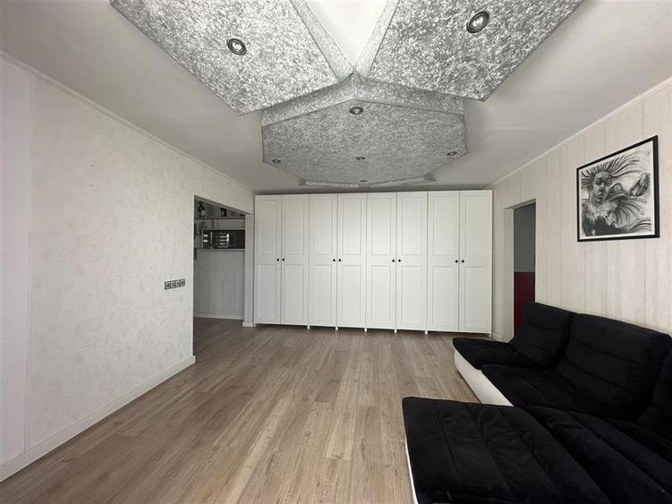 Apartament cu 3 camere semidecomandat în Iosia