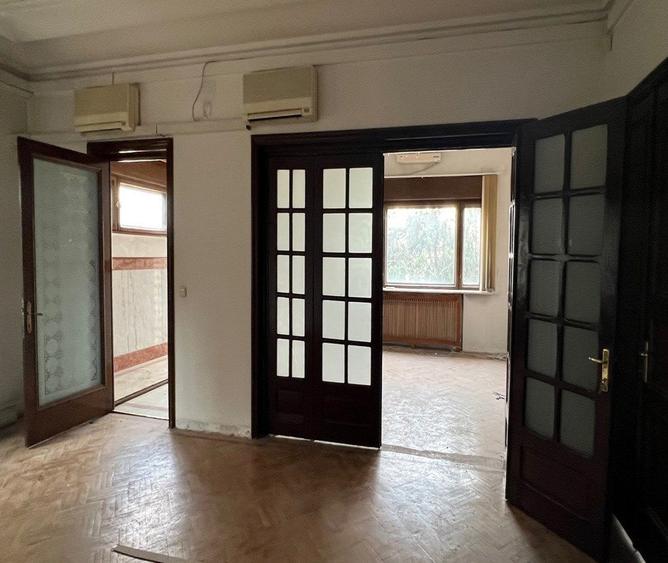 Casă individuală cu 12 camere cu Canalizare în Arcul de Triumf