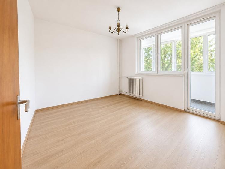 Apartament cu 3 camere decomandat în Virtuții