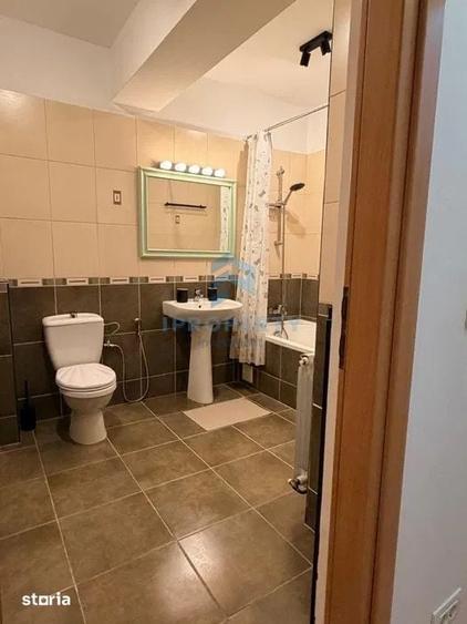 Apartament cu 3 camere decomandat, mobilat în Central