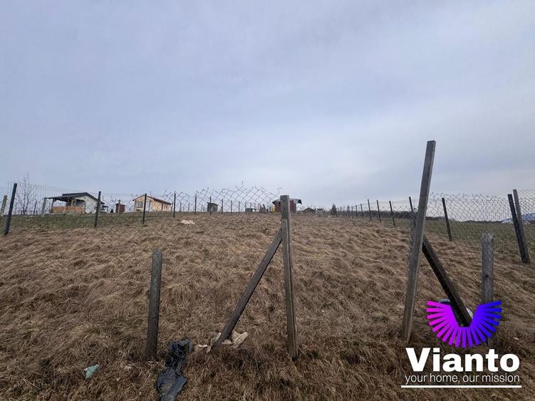 Teren agricol intravilan de 650 mp, în Est
