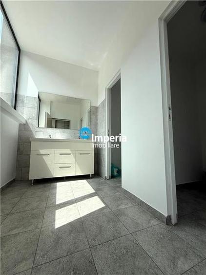 Birou, de 1,766 mp, în Baza 3