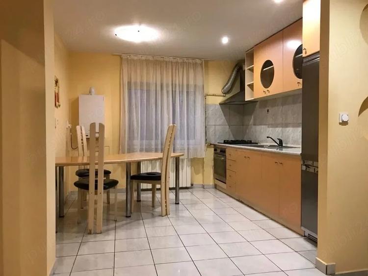 Apartament cu 3 camere decomandat în Steaua