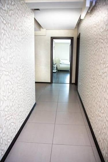 Apartament cu 4 camere decomandat, mobilat în Central