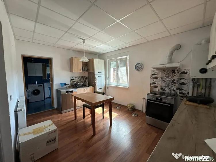 Casă cu 3 camere cu Teren 1438 Mp în Central